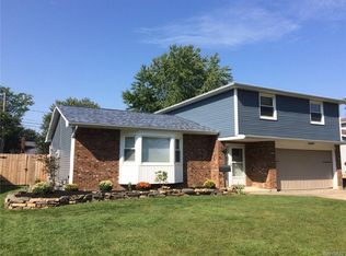 225 Macarthur Dr, Williamsville, NY 14221