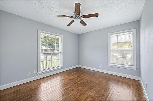 325 Paddy St — Photo 33