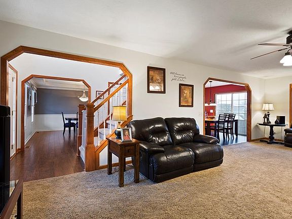 5th image of 2931 Oakcrest Dr