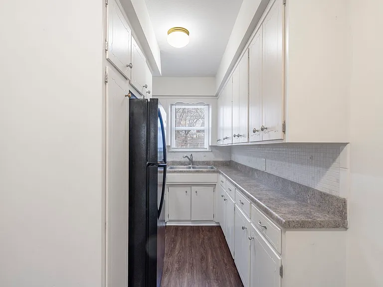 936 E Walnut St #1 — Photo 9