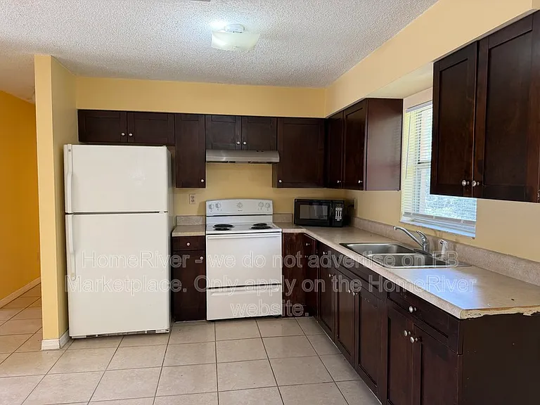 9702 Theresa Cir — Photo 10