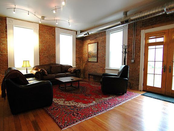 4th image of 214 S 2nd St