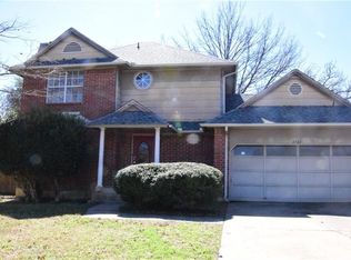 4904 Oak Springs Dr, Arlington, TX 76016