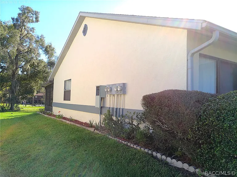1871 Arrowwood Ln — Photo 32