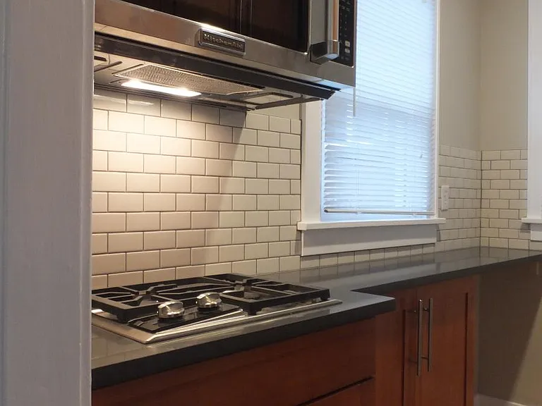527 Malden Ave E #7 — Photo 12