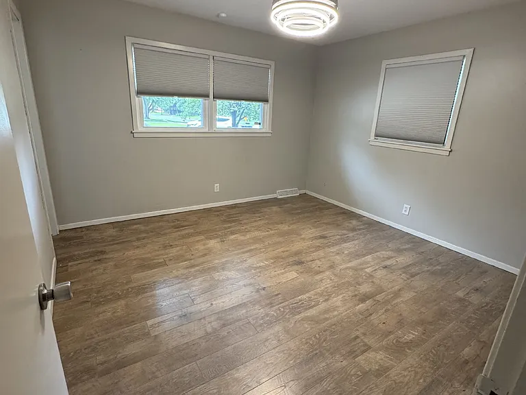 840 N Waddington Ave — Photo 10