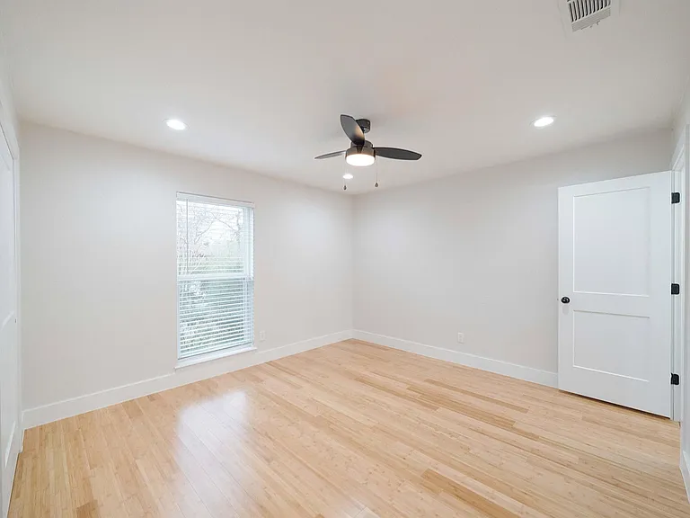 2515 Berkett Dr — Photo 41