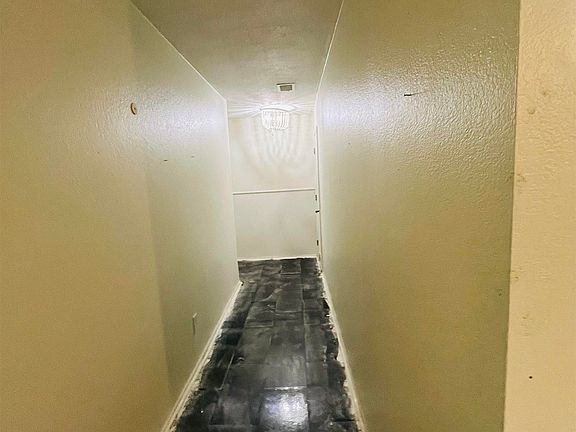 4th image of 3505 N Northwest Dr