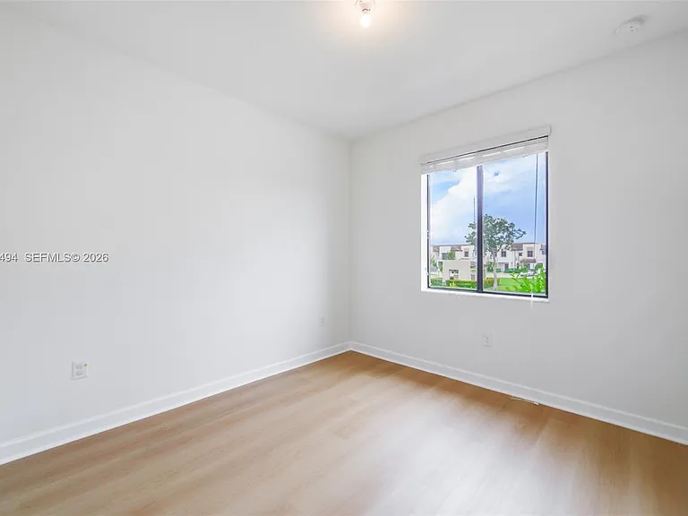640 NE 207th St — Photo 25