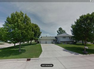 2144 11th Ave NW, East Grand Forks, MN 56721