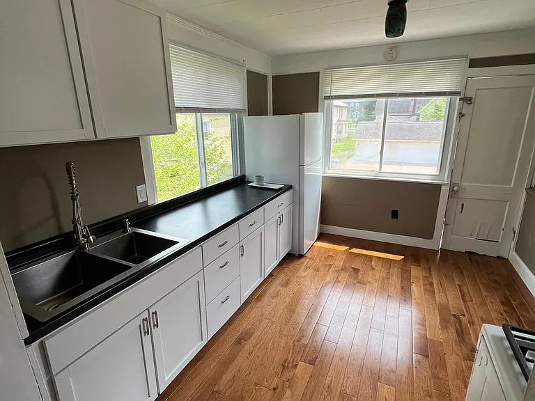 815 W 4th St #4 — Photo 7