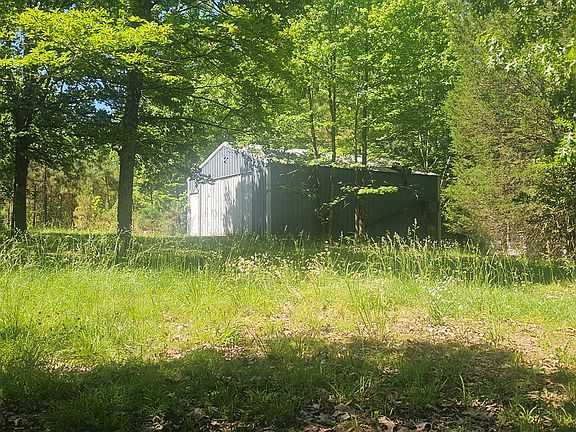 3rd image of 810 Chestnut Hill Rd