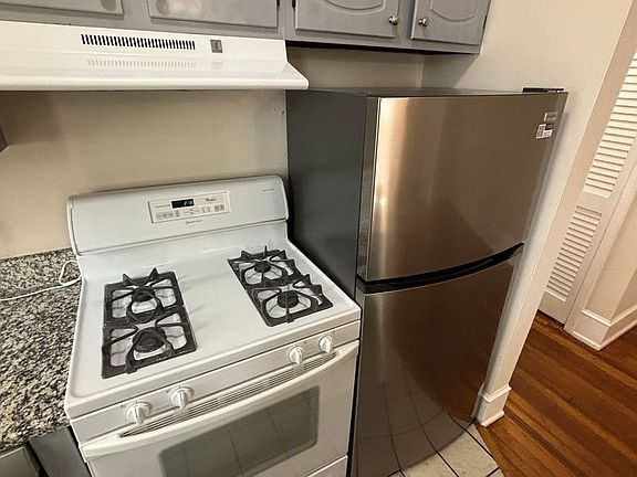 3rd image of 2121 N St NW APT 6