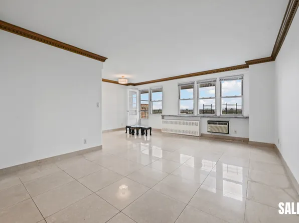 138-10 Franklin Avenue image 3 of 20