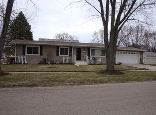 390 Roosevelt St, Belvidere, IL 61008