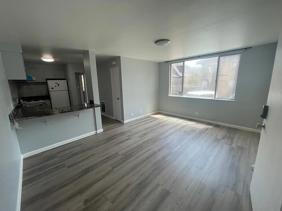 1713 Dwight Way