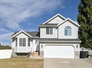 932 W 1350 N, Clinton, UT 84015