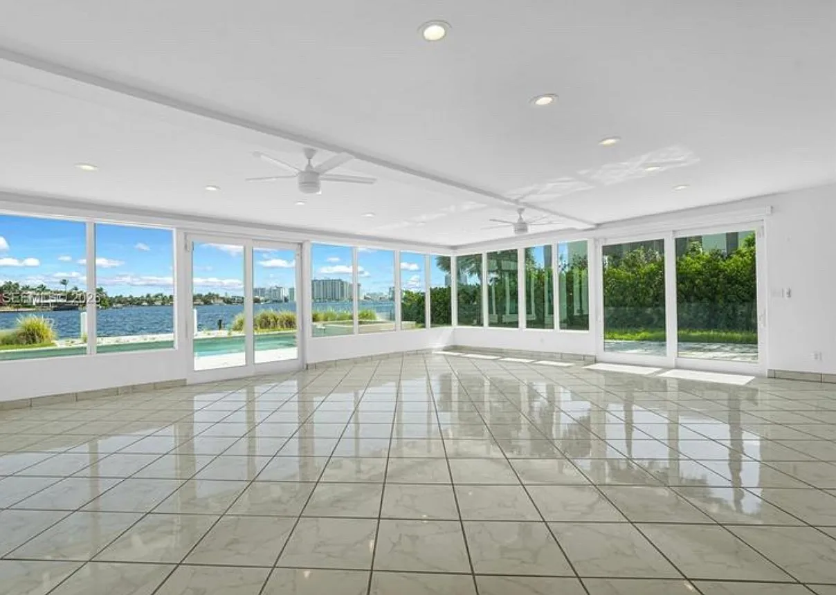 4 bed, 4097 sqft, $40,000 — Photo 4