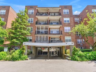 99 Randall Avenue #2R, Freeport, NY, 11520