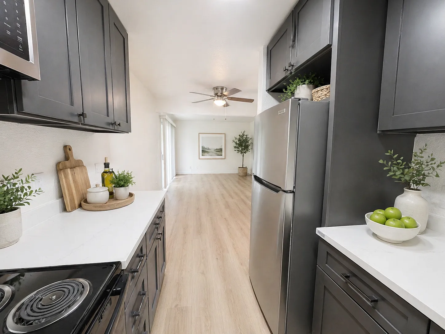 3 bed, 1250 sqft, $2,390 — Photo 4