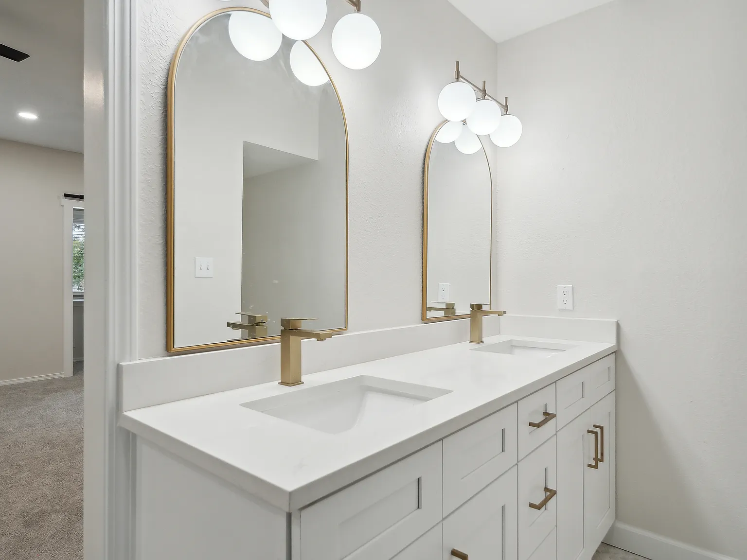 5 bed, 2.5 bath, 3446 sqft, $3,450 — Photo 4