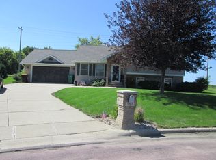 903 1st St N, Saint James, MN 56081