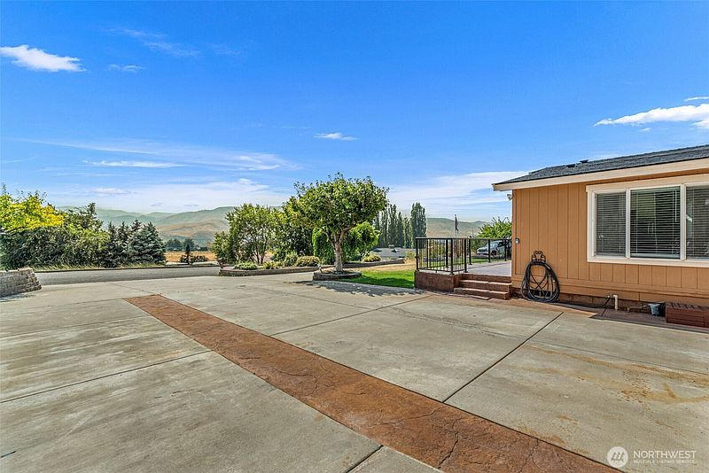 4th image of 390 Sunnyslope Heights Road