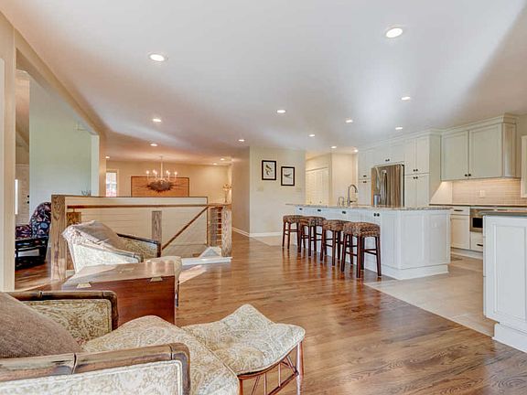 4th image of 12220 Oakmont Cir