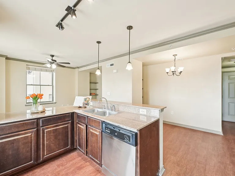 2101 Church Street — Photo 117