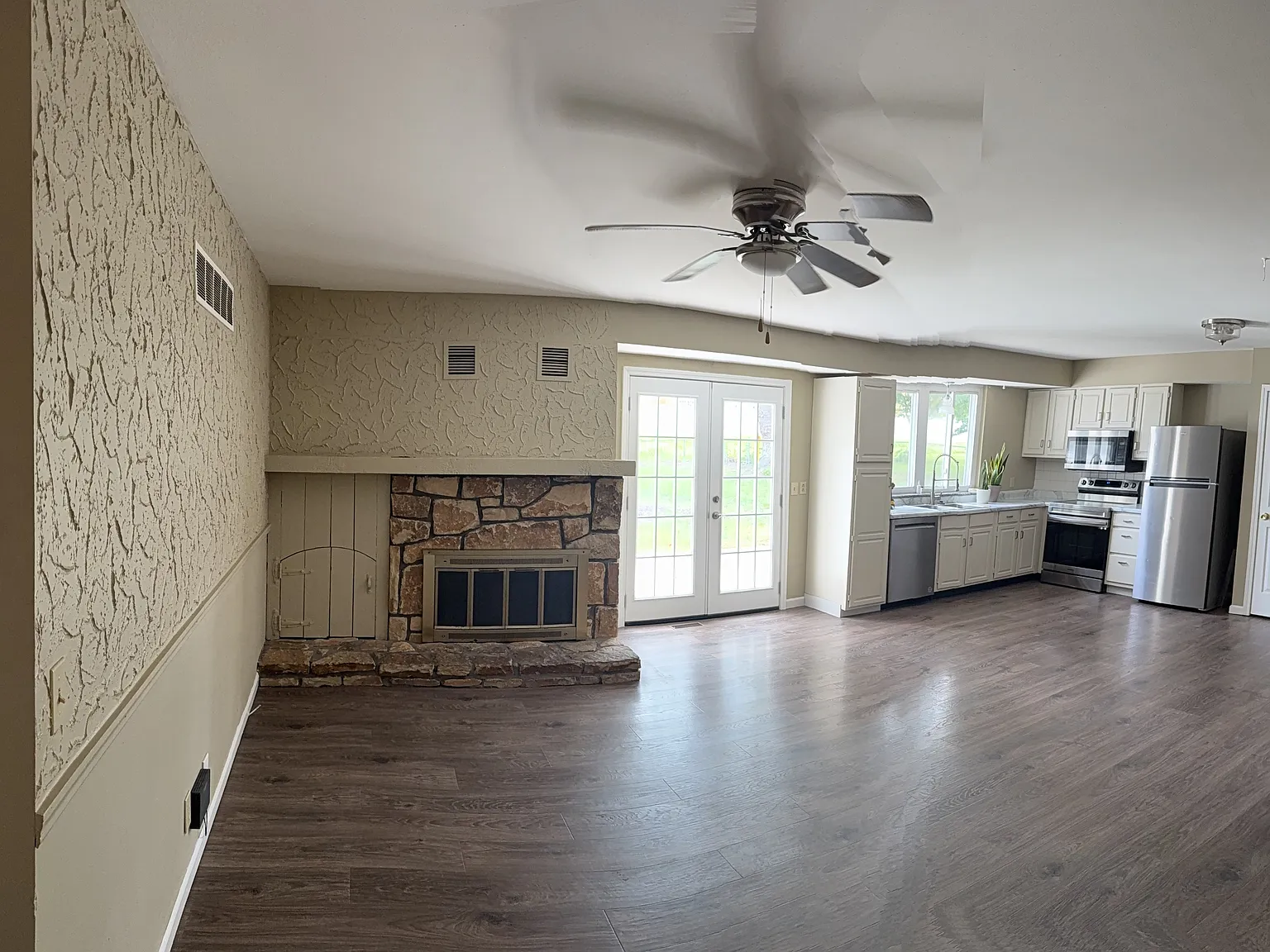 40 South Hillview Drive - 1 — Photo 2