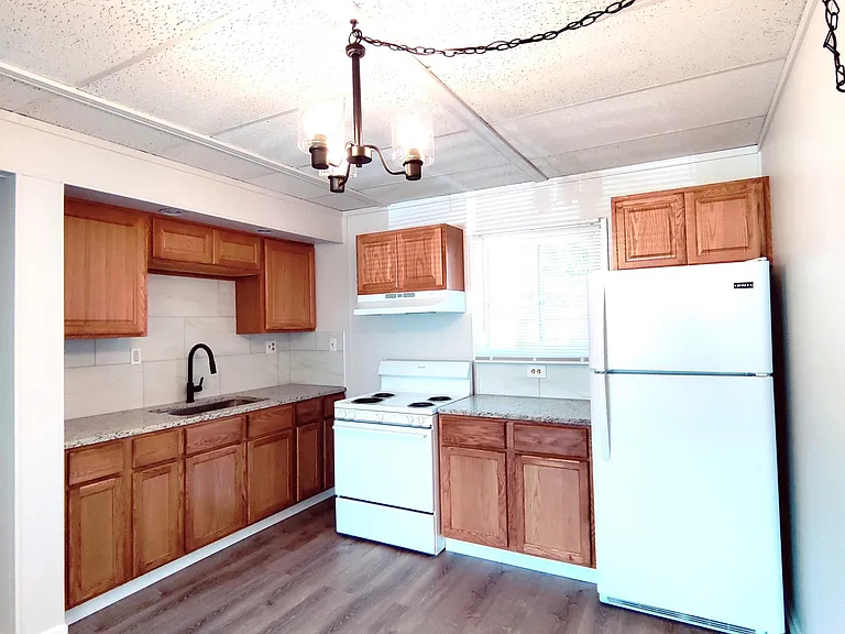 830 W Church St — Photo 3