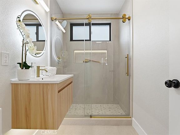 3rd image of 168 W 226th St