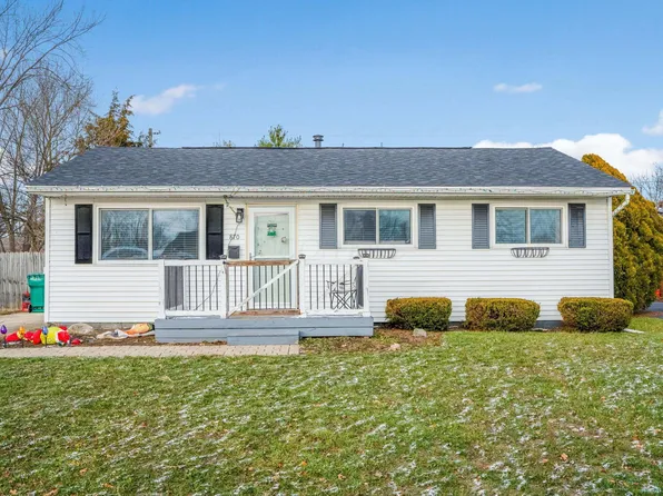 870 Crescent Dr, West Jefferson, OH 43162
