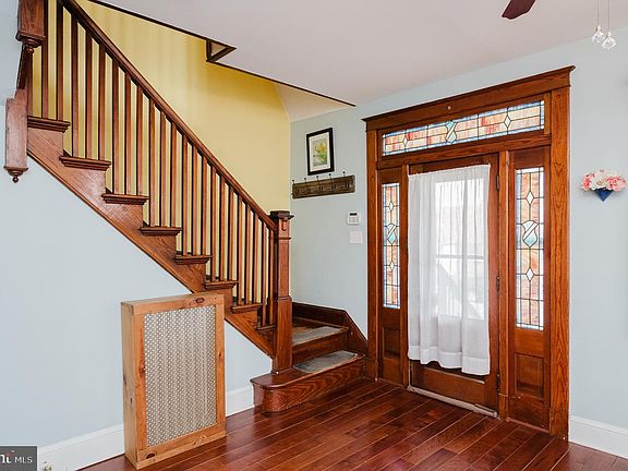 3rd image of 524 Elmwood Rd