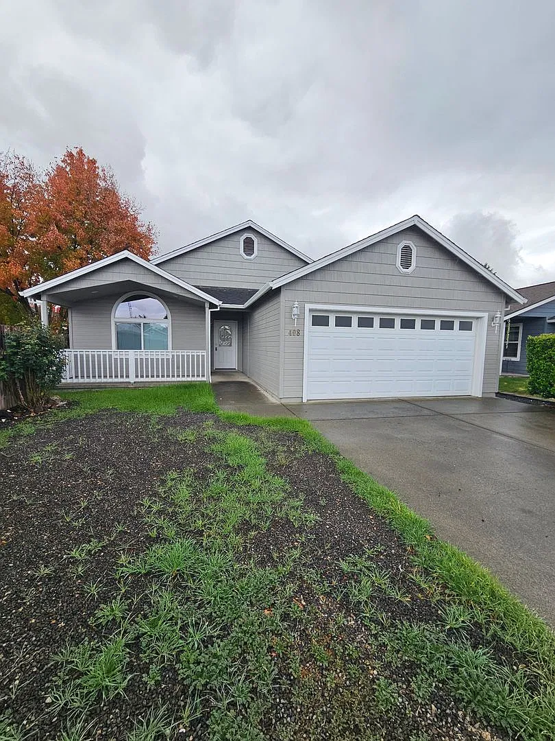 Great Home Near Shopping! — Photo 1