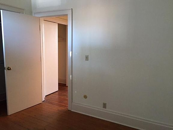5th image of 15 E Lincoln St