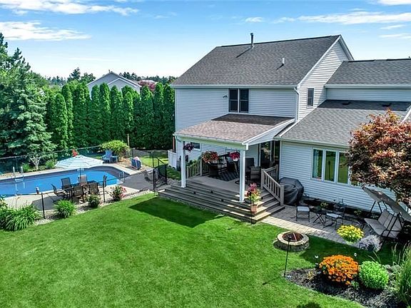 3rd image of 3345 Creekview Dr
