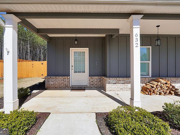 3rd image of 632 Sutton Rd