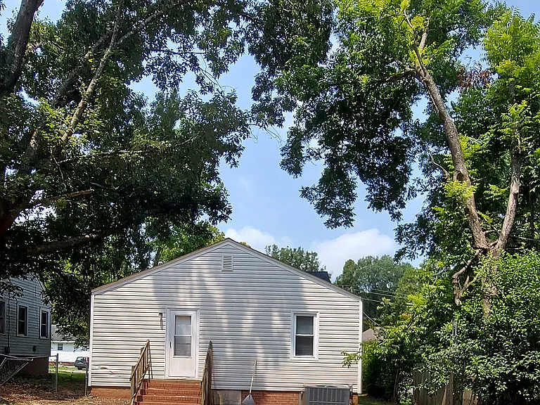 110 N Holly St — Photo 3