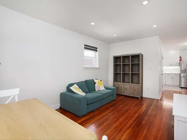 3038 Kings Bridge Terrace image 3 of 18