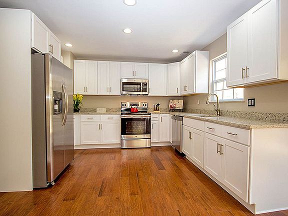 5th image of 5 Tudor Hill Dr