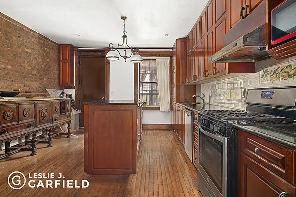 Sold by Leslie J. Garfield | media 5
