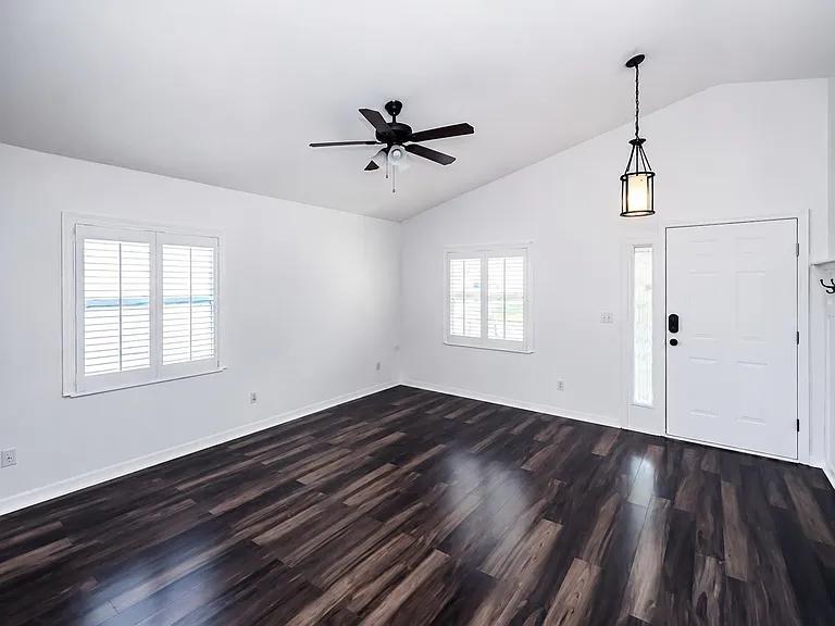 405 Island View Cir — Photo 33