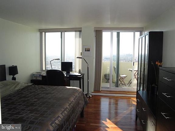 4th image of 604 S Washington Sq #36-2107