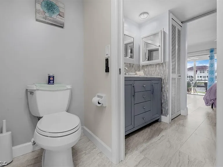 108 SE 47th St #102 — Photo 33