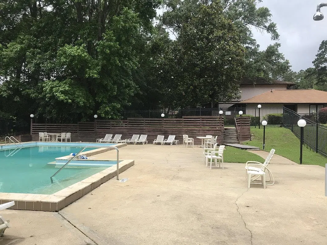 2 bed, 1.5 bath, 1429 sqft, $1,250 — Photo 3