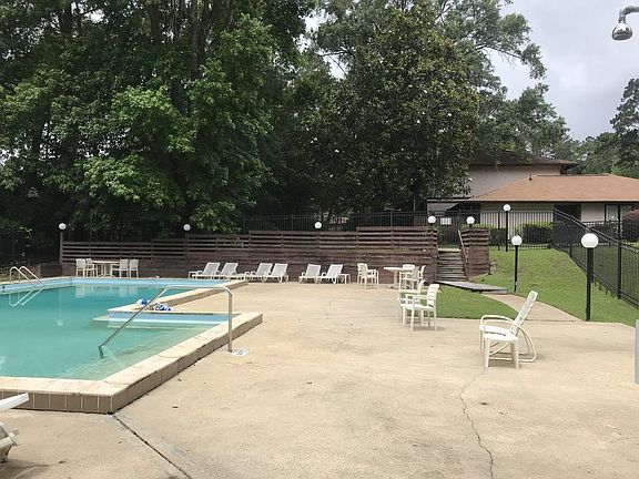 4th image of 409 Westwood Dr #409