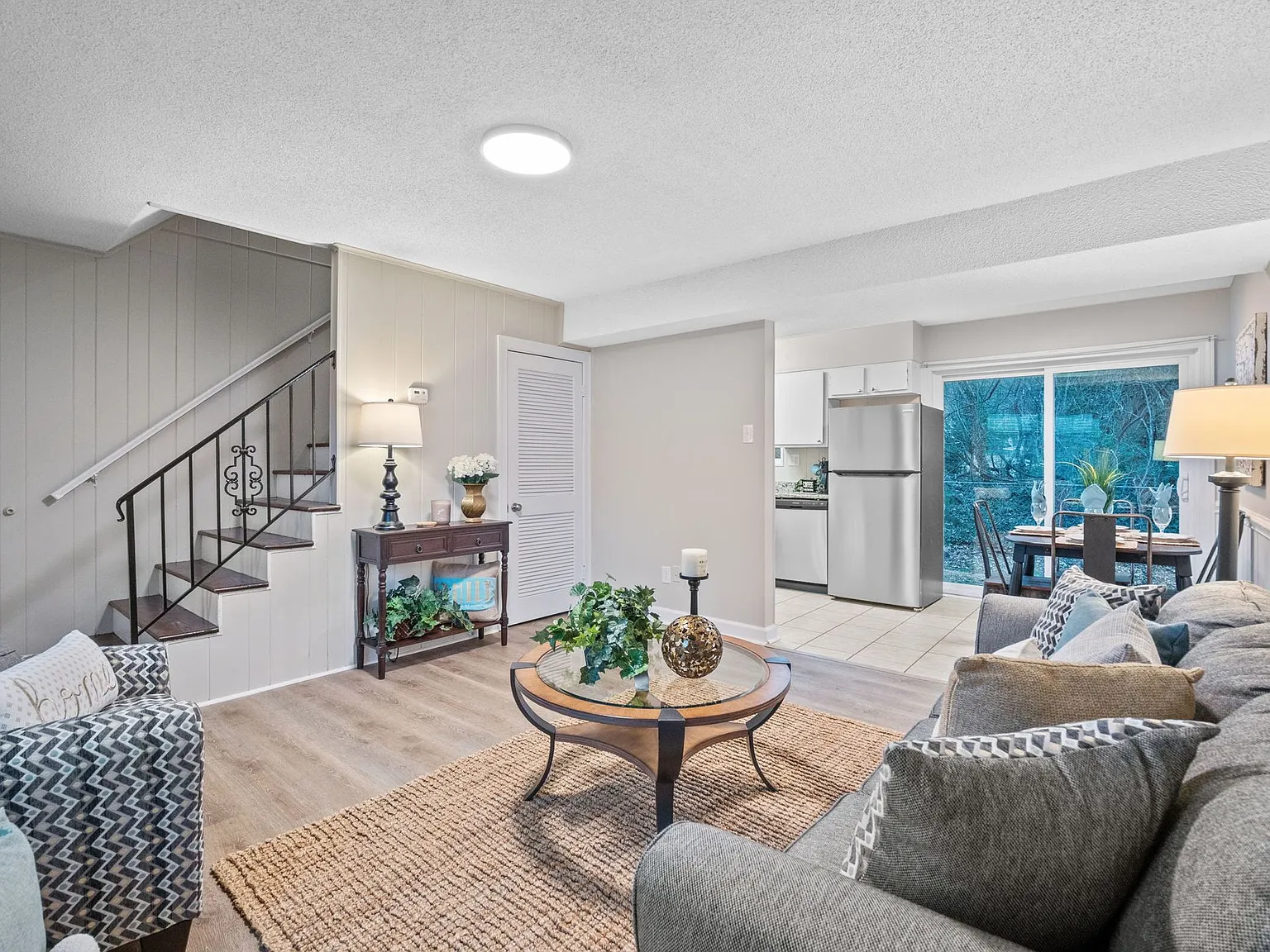 Silver Birch Apartments — Photo 2
