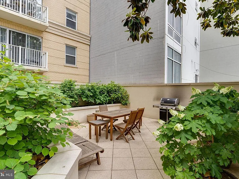 1111 11th St NW #201 — Photo 26