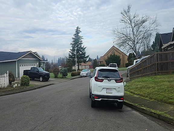4th image of 2952 Logan Ct NE